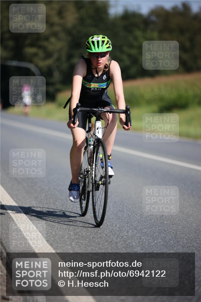 01.09.2024 - 17. Tribühne Triathlon H.Heesch http://msf.ph/oto/6942122 01.09.2024 11:18:23 Radfahren 339, 406, 432 meine-sportfotos.de