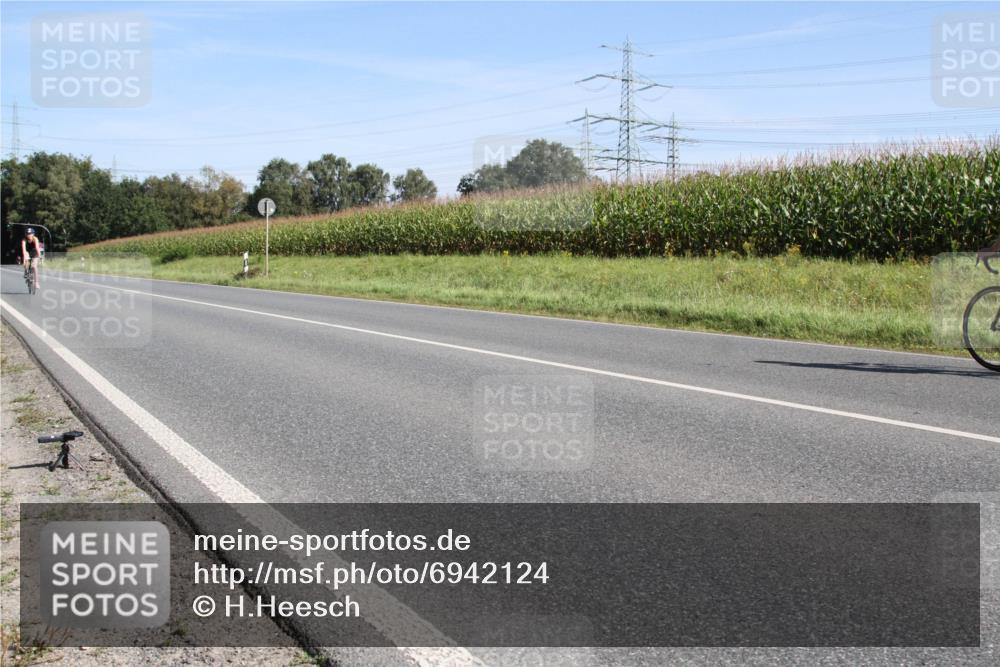 01.09.2024 - 17. Tribühne Triathlon H.Heesch http://msf.ph/oto/6942124 01.09.2024 10:59:37 Radfahren 295, 328 meine-sportfotos.de