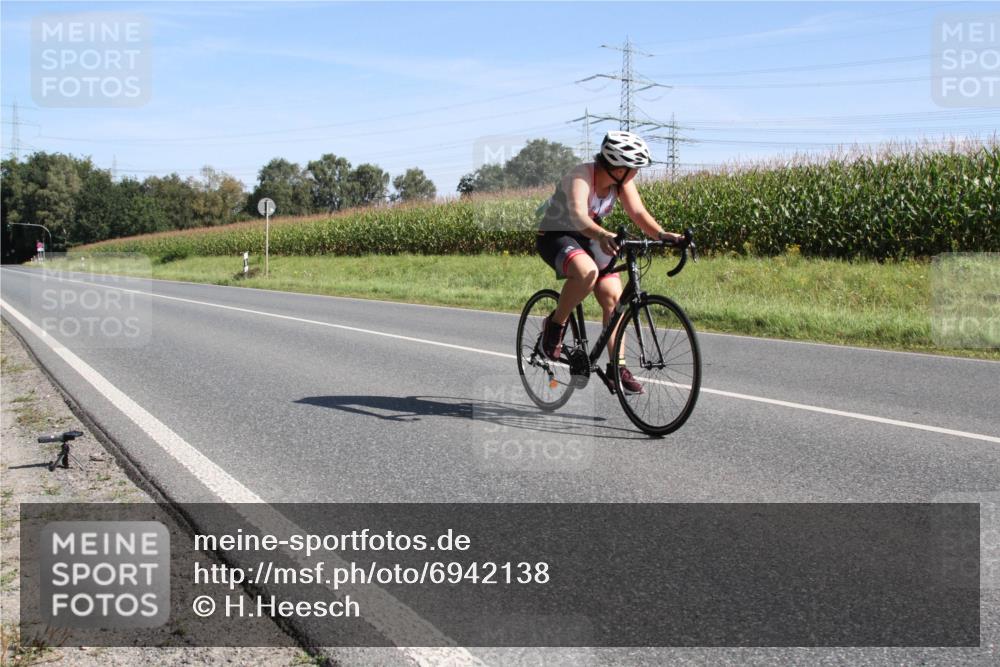 01.09.2024 - 17. Tribühne Triathlon H.Heesch http://msf.ph/oto/6942138 01.09.2024 11:00:17 Radfahren 179, 204, 307 meine-sportfotos.de