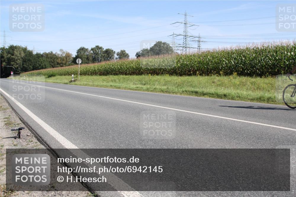 01.09.2024 - 17. Tribühne Triathlon H.Heesch http://msf.ph/oto/6942145 01.09.2024 11:00:56 Radfahren 432 meine-sportfotos.de
