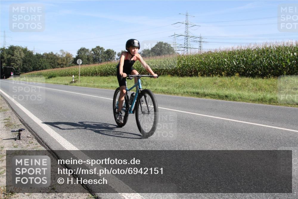 01.09.2024 - 17. Tribühne Triathlon H.Heesch http://msf.ph/oto/6942151 01.09.2024 11:01:58 Radfahren 217, 309, 348 meine-sportfotos.de