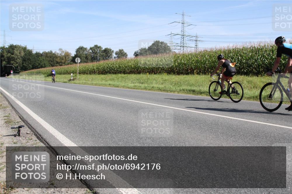 01.09.2024 - 17. Tribühne Triathlon H.Heesch http://msf.ph/oto/6942176 01.09.2024 11:03:25 Radfahren 335, 339, 394, 433 meine-sportfotos.de