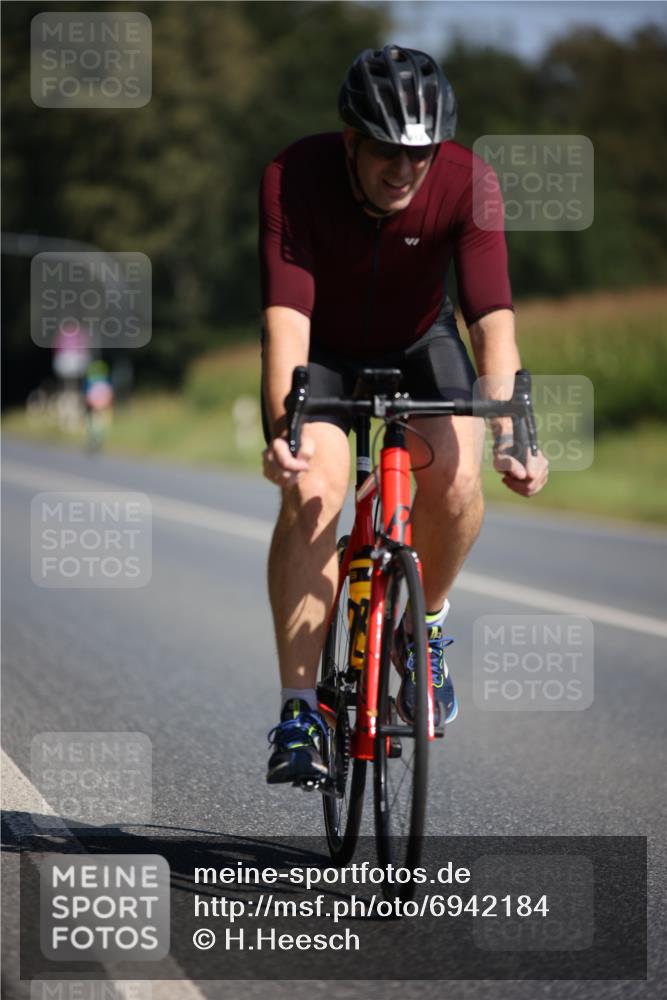 01.09.2024 - 17. Tribühne Triathlon H.Heesch http://msf.ph/oto/6942184 01.09.2024 11:18:42 Radfahren 412 meine-sportfotos.de