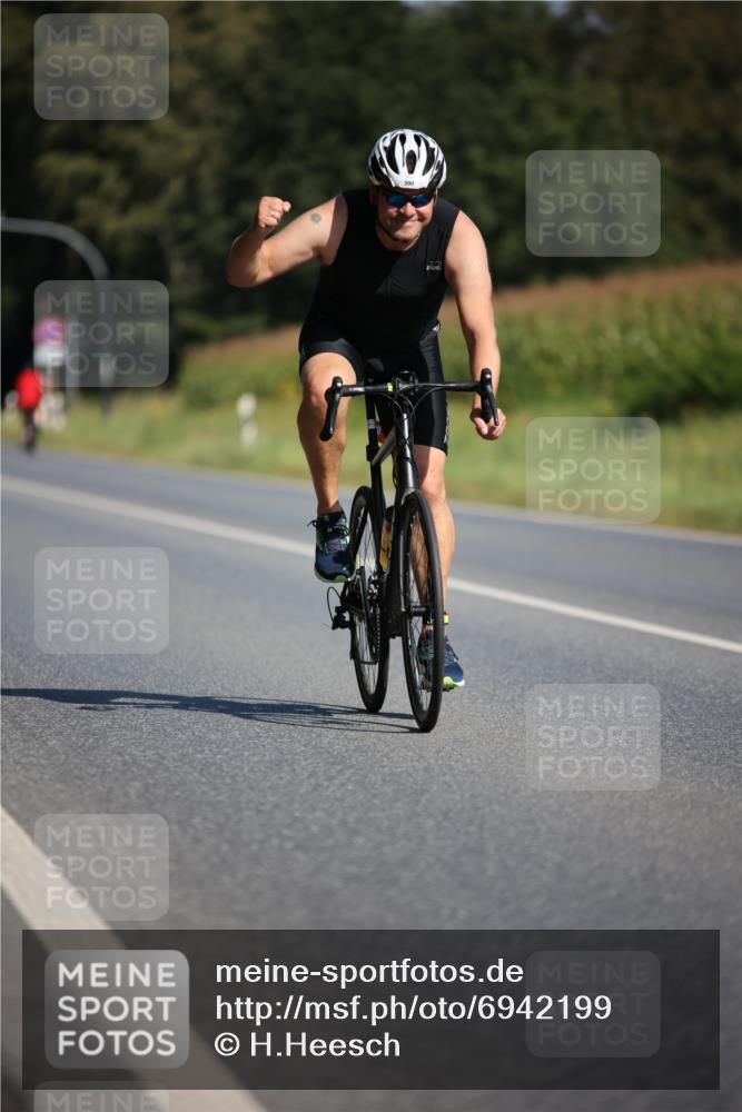 01.09.2024 - 17. Tribühne Triathlon H.Heesch http://msf.ph/oto/6942199 01.09.2024 11:18:58 Radfahren 328, 335, 390 meine-sportfotos.de