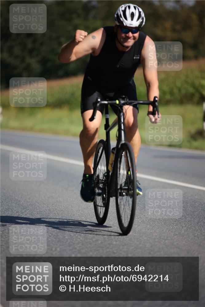 01.09.2024 - 17. Tribühne Triathlon H.Heesch http://msf.ph/oto/6942214 01.09.2024 11:18:59 Radfahren 328, 335, 390 meine-sportfotos.de