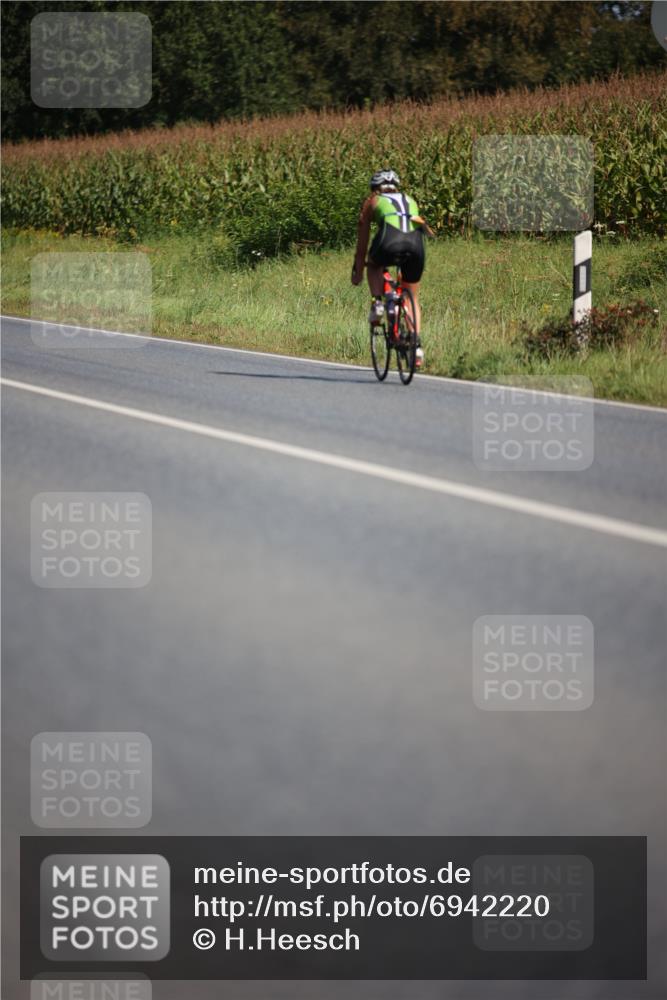 01.09.2024 - 17. Tribühne Triathlon H.Heesch http://msf.ph/oto/6942220 01.09.2024 11:19:00 Radfahren 328, 335, 390 meine-sportfotos.de
