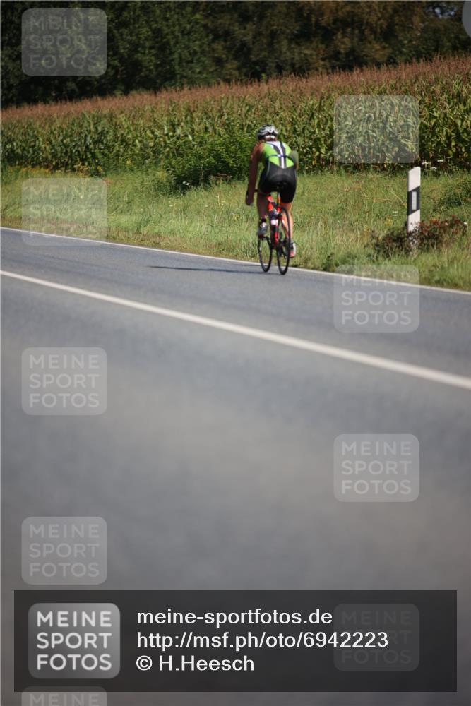 01.09.2024 - 17. Tribühne Triathlon H.Heesch http://msf.ph/oto/6942223 01.09.2024 11:19:00 Radfahren 328, 335, 390 meine-sportfotos.de
