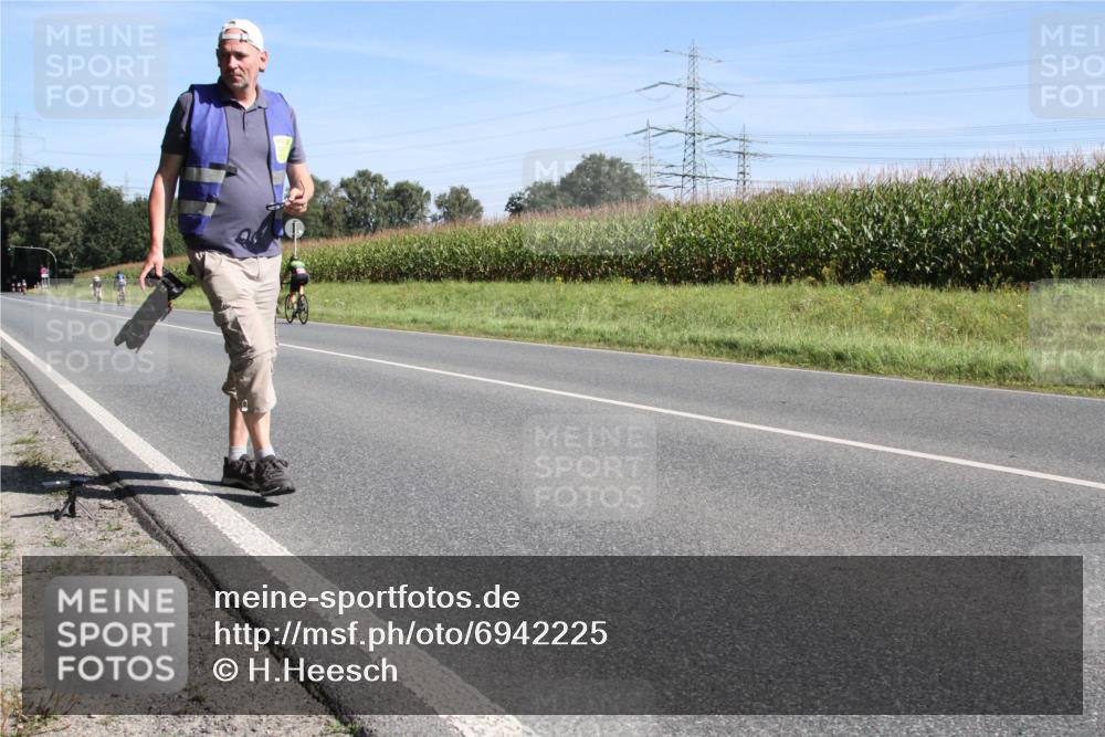 01.09.2024 - 17. Tribühne Triathlon H.Heesch http://msf.ph/oto/6942225 01.09.2024 11:04:28 Radfahren 329, 406 meine-sportfotos.de