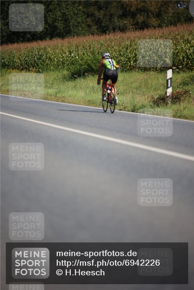 01.09.2024 - 17. Tribühne Triathlon H.Heesch http://msf.ph/oto/6942226 01.09.2024 11:19:00 Radfahren 328, 335, 390 meine-sportfotos.de