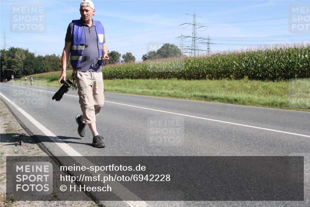 01.09.2024 - 17. Tribühne Triathlon H.Heesch http://msf.ph/oto/6942228 01.09.2024 11:04:28 Radfahren 329, 406 meine-sportfotos.de