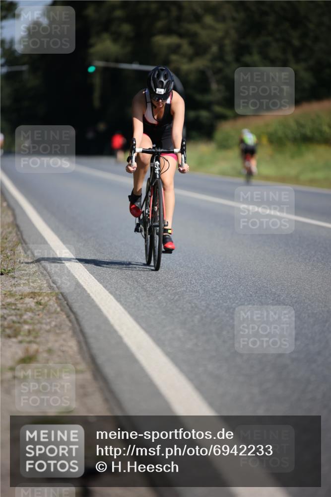 01.09.2024 - 17. Tribühne Triathlon H.Heesch http://msf.ph/oto/6942233 01.09.2024 11:19:04 Radfahren 328, 335 meine-sportfotos.de