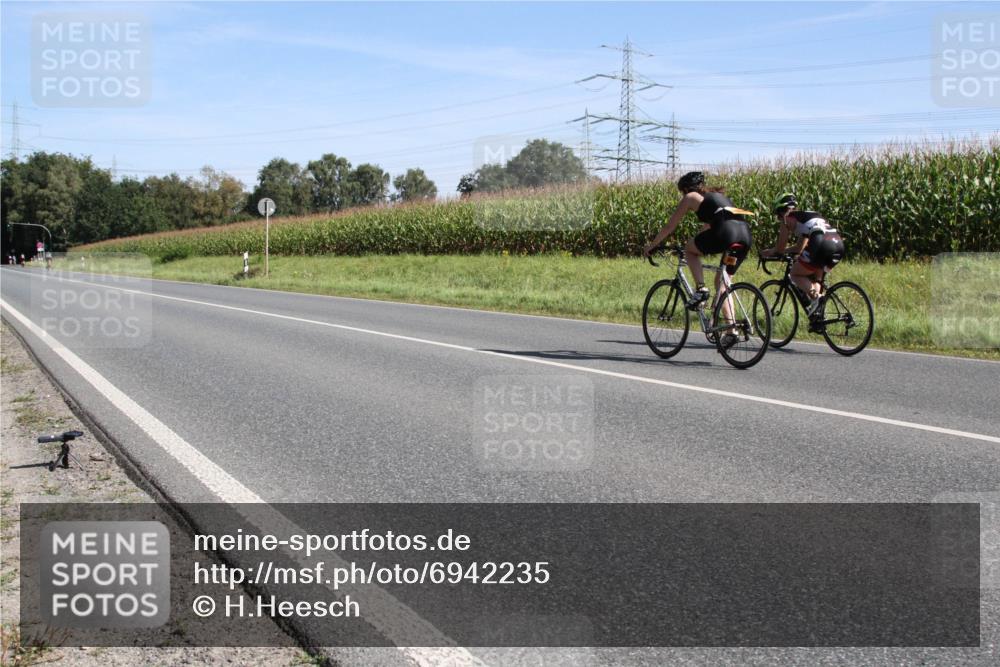 01.09.2024 - 17. Tribühne Triathlon H.Heesch http://msf.ph/oto/6942235 01.09.2024 11:04:42 Radfahren 363, 372, 417, 1479 meine-sportfotos.de