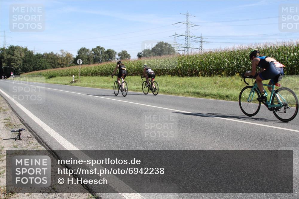 01.09.2024 - 17. Tribühne Triathlon H.Heesch http://msf.ph/oto/6942238 01.09.2024 11:04:43 Radfahren 363, 372, 417, 1479 meine-sportfotos.de
