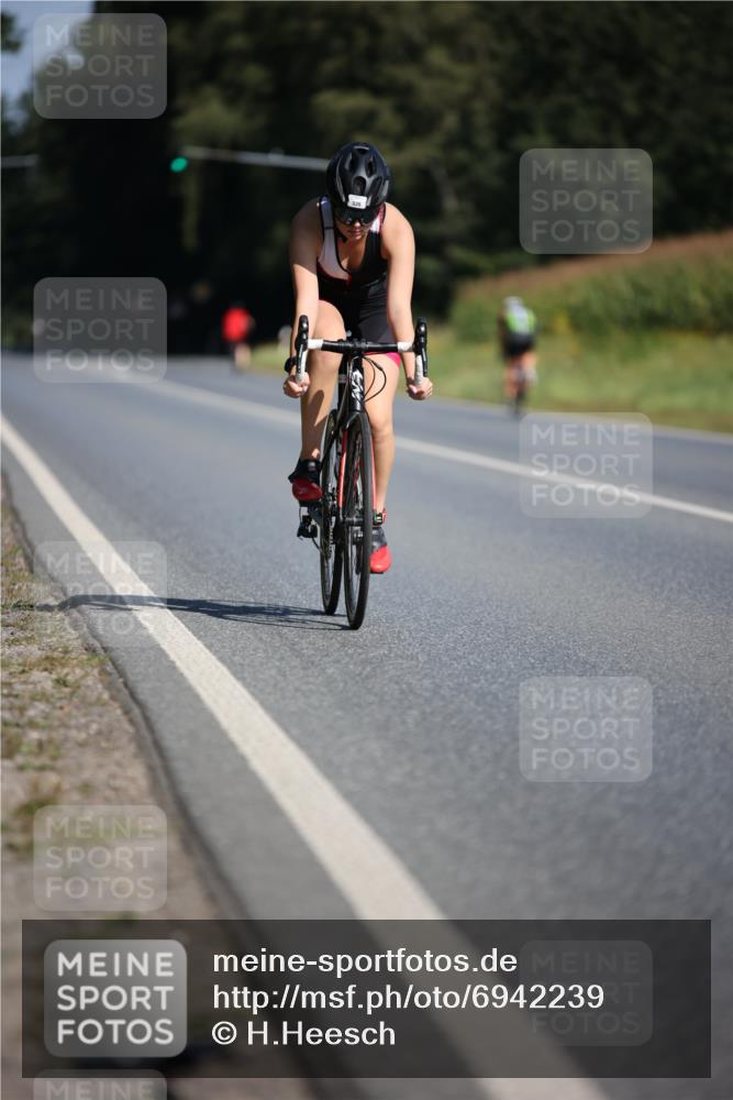 01.09.2024 - 17. Tribühne Triathlon H.Heesch http://msf.ph/oto/6942239 01.09.2024 11:19:04 Radfahren 328, 335 meine-sportfotos.de