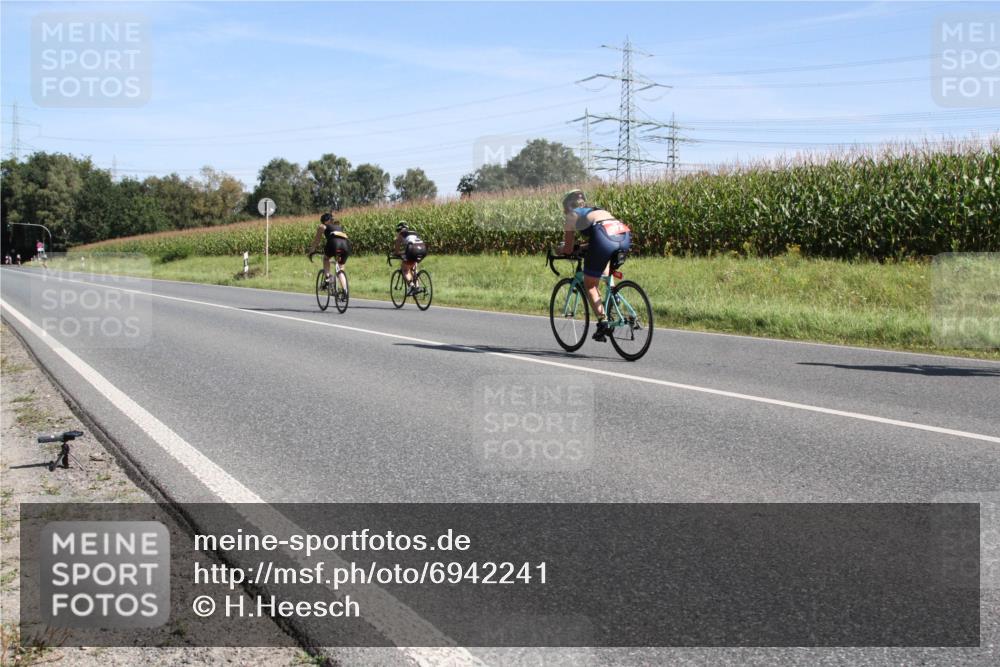 01.09.2024 - 17. Tribühne Triathlon H.Heesch http://msf.ph/oto/6942241 01.09.2024 11:04:43 Radfahren 363, 372, 417, 1479 meine-sportfotos.de