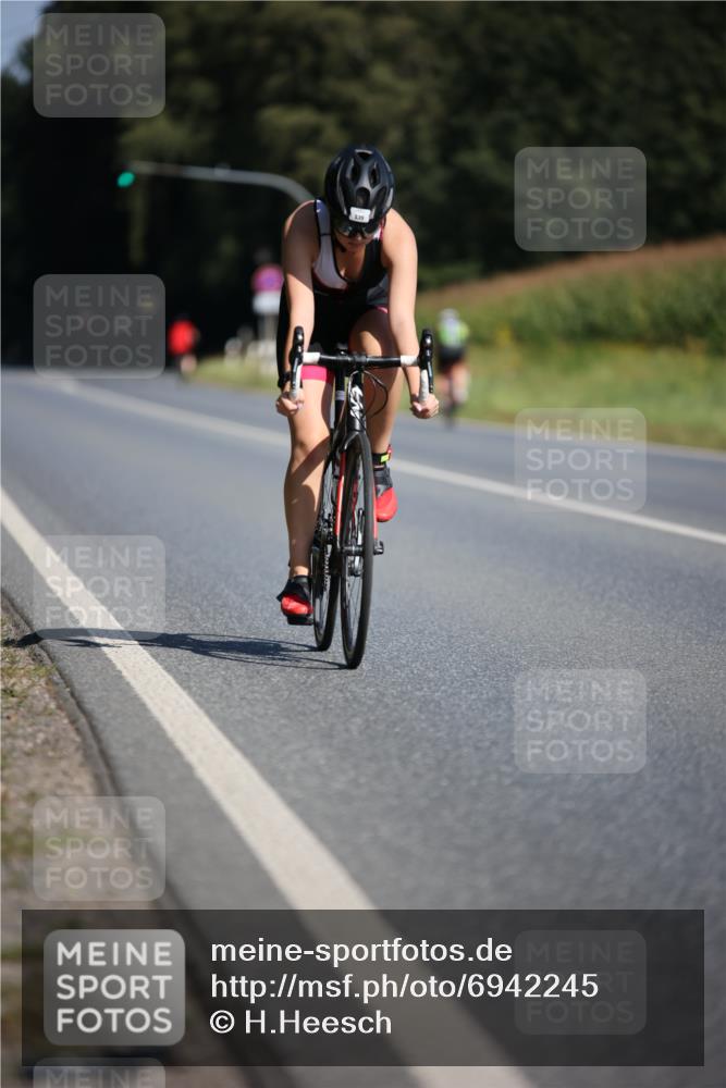 01.09.2024 - 17. Tribühne Triathlon H.Heesch http://msf.ph/oto/6942245 01.09.2024 11:19:04 Radfahren 328, 335 meine-sportfotos.de