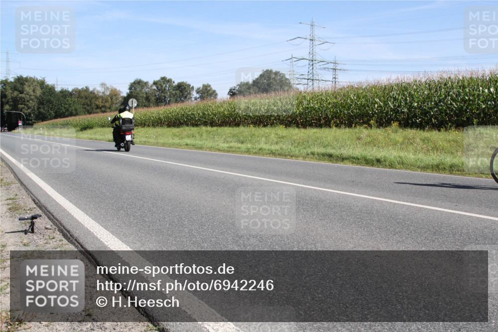 01.09.2024 - 17. Tribühne Triathlon H.Heesch http://msf.ph/oto/6942246 01.09.2024 11:05:04 Radfahren 313, 390 meine-sportfotos.de