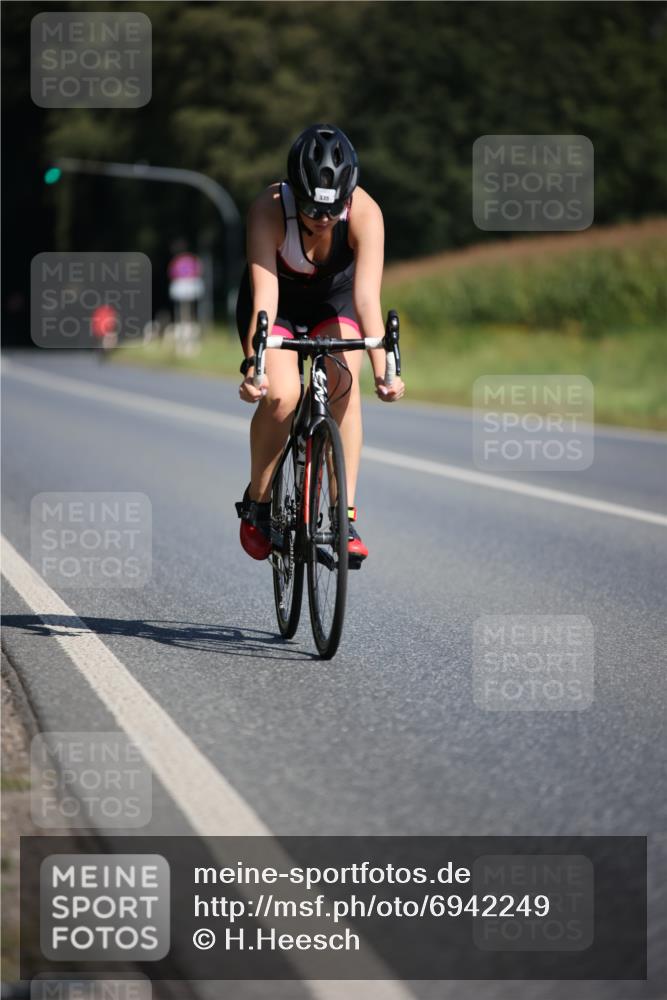 01.09.2024 - 17. Tribühne Triathlon H.Heesch http://msf.ph/oto/6942249 01.09.2024 11:19:05 Radfahren 328, 335 meine-sportfotos.de