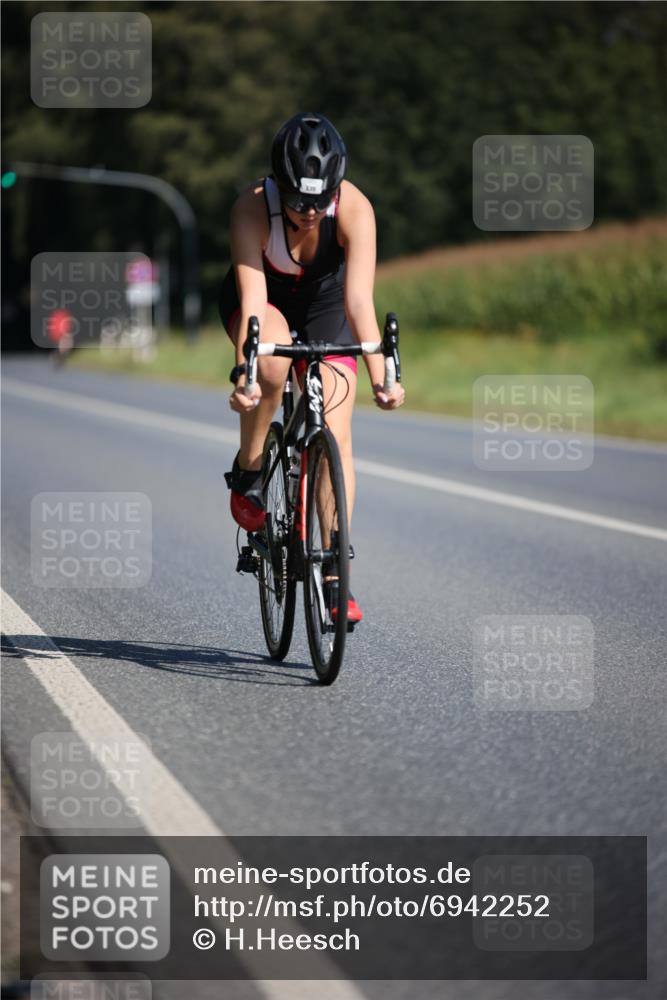 01.09.2024 - 17. Tribühne Triathlon H.Heesch http://msf.ph/oto/6942252 01.09.2024 11:19:05 Radfahren 328, 335 meine-sportfotos.de