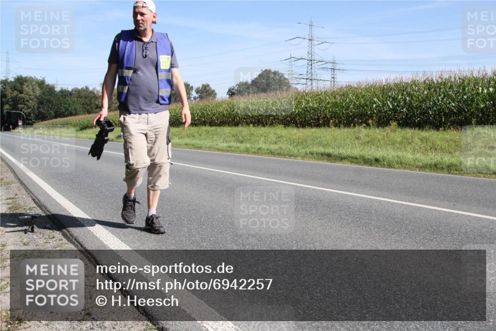 01.09.2024 - 17. Tribühne Triathlon H.Heesch http://msf.ph/oto/6942257 01.09.2024 11:05:27 Radfahren 399, 412 meine-sportfotos.de