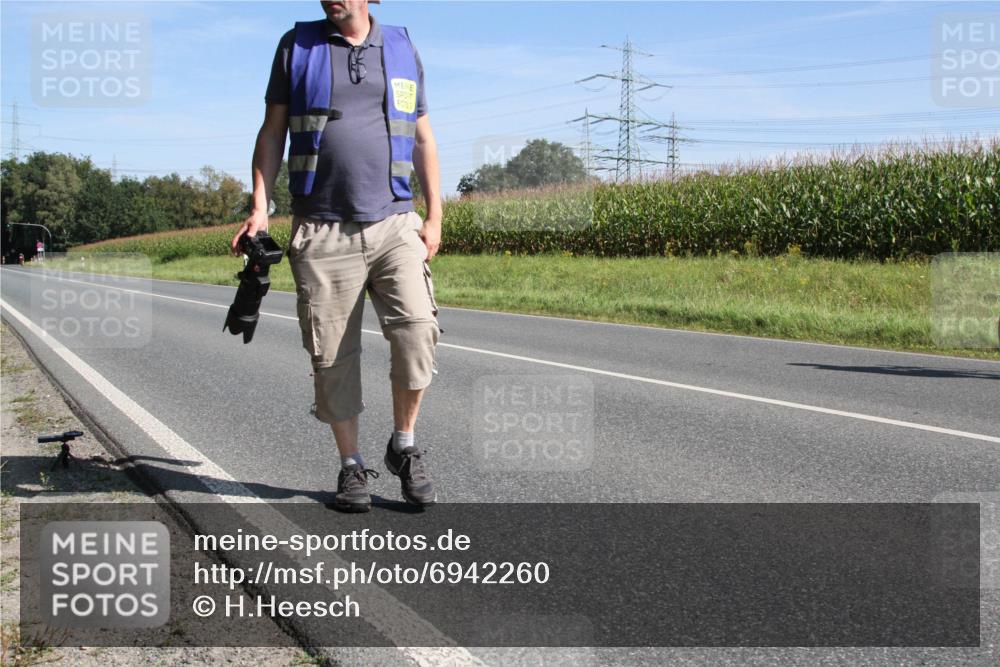 01.09.2024 - 17. Tribühne Triathlon H.Heesch http://msf.ph/oto/6942260 01.09.2024 11:05:27 Radfahren 399, 412 meine-sportfotos.de