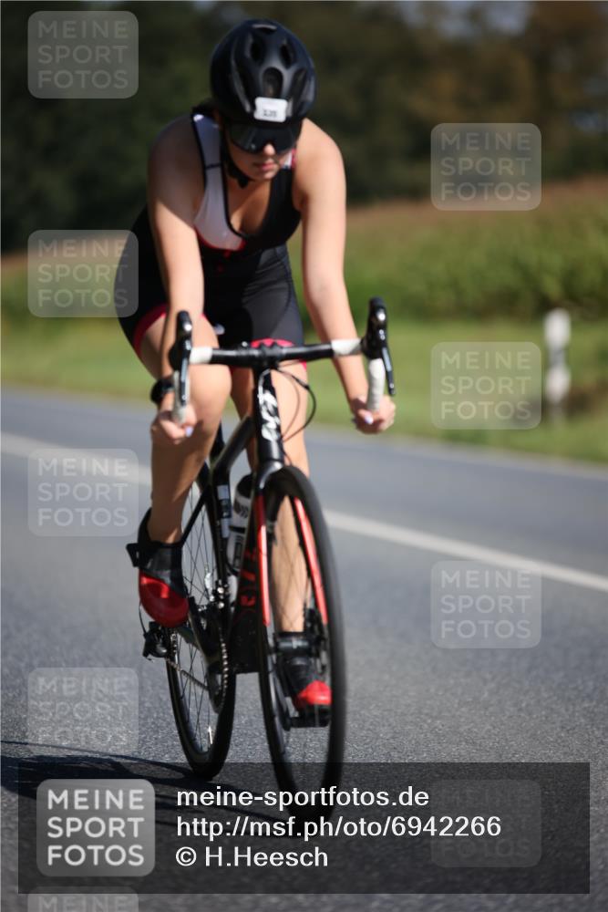 01.09.2024 - 17. Tribühne Triathlon H.Heesch http://msf.ph/oto/6942266 01.09.2024 11:19:05 Radfahren 328, 335 meine-sportfotos.de