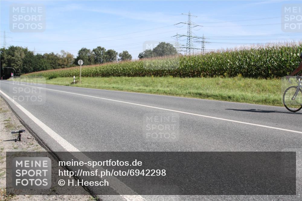01.09.2024 - 17. Tribühne Triathlon H.Heesch http://msf.ph/oto/6942298 01.09.2024 11:07:00 Radfahren 383, 436 meine-sportfotos.de