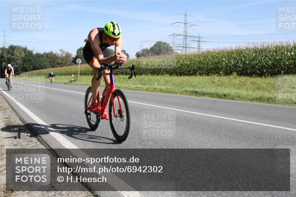01.09.2024 - 17. Tribühne Triathlon H.Heesch http://msf.ph/oto/6942302 01.09.2024 11:07:05 Radfahren 376, 384, 436 meine-sportfotos.de