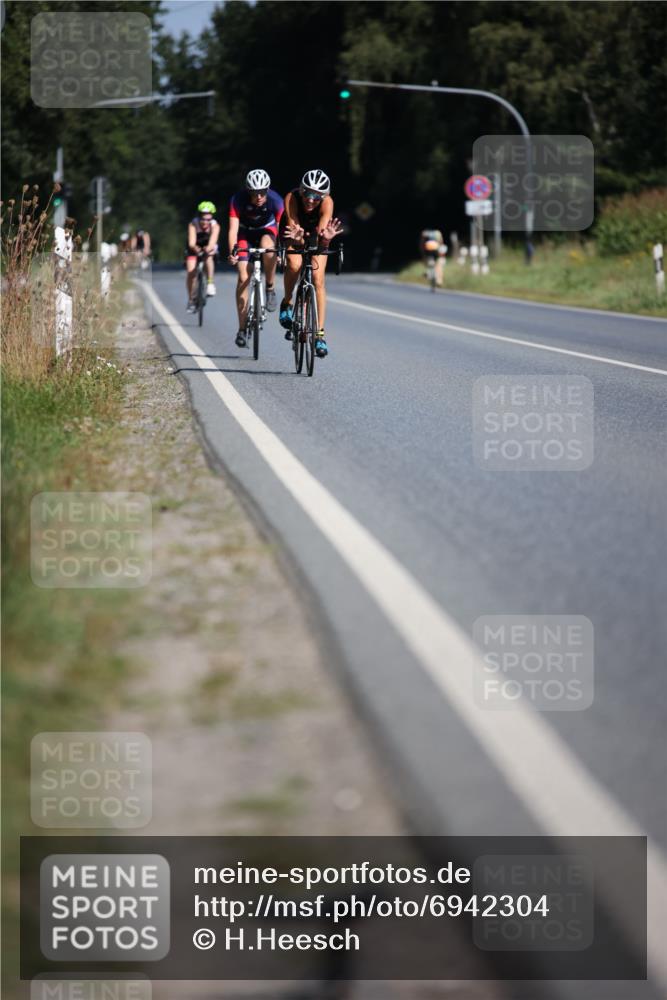 01.09.2024 - 17. Tribühne Triathlon H.Heesch http://msf.ph/oto/6942304 01.09.2024 11:19:24 Radfahren 336, 431, 433, 1479 meine-sportfotos.de
