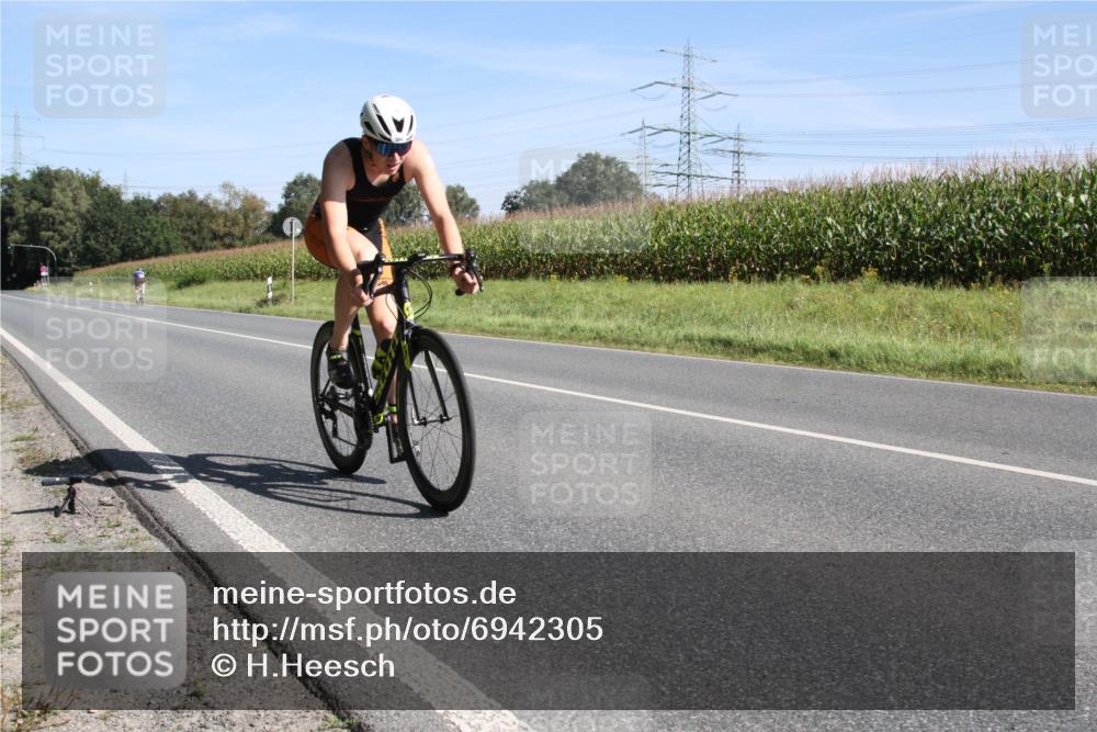 01.09.2024 - 17. Tribühne Triathlon H.Heesch http://msf.ph/oto/6942305 01.09.2024 11:07:06 Radfahren 376, 384, 436 meine-sportfotos.de