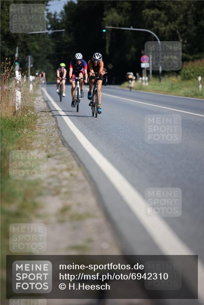 01.09.2024 - 17. Tribühne Triathlon H.Heesch http://msf.ph/oto/6942310 01.09.2024 11:19:25 Radfahren 336, 431, 433, 1479 meine-sportfotos.de