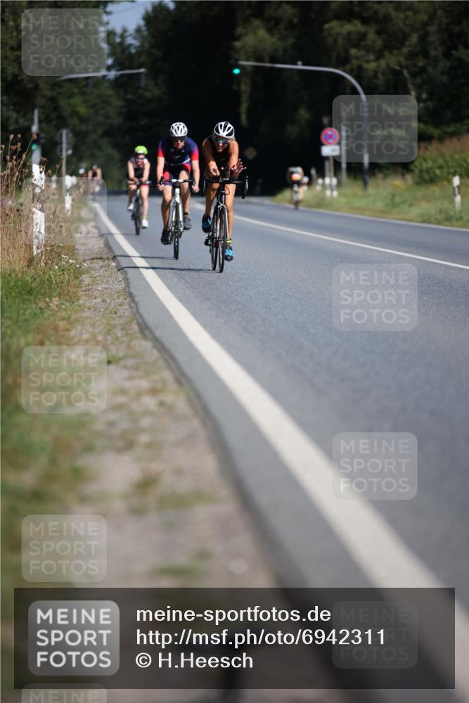 01.09.2024 - 17. Tribühne Triathlon H.Heesch http://msf.ph/oto/6942311 01.09.2024 11:19:25 Radfahren 336, 431, 433, 1479 meine-sportfotos.de