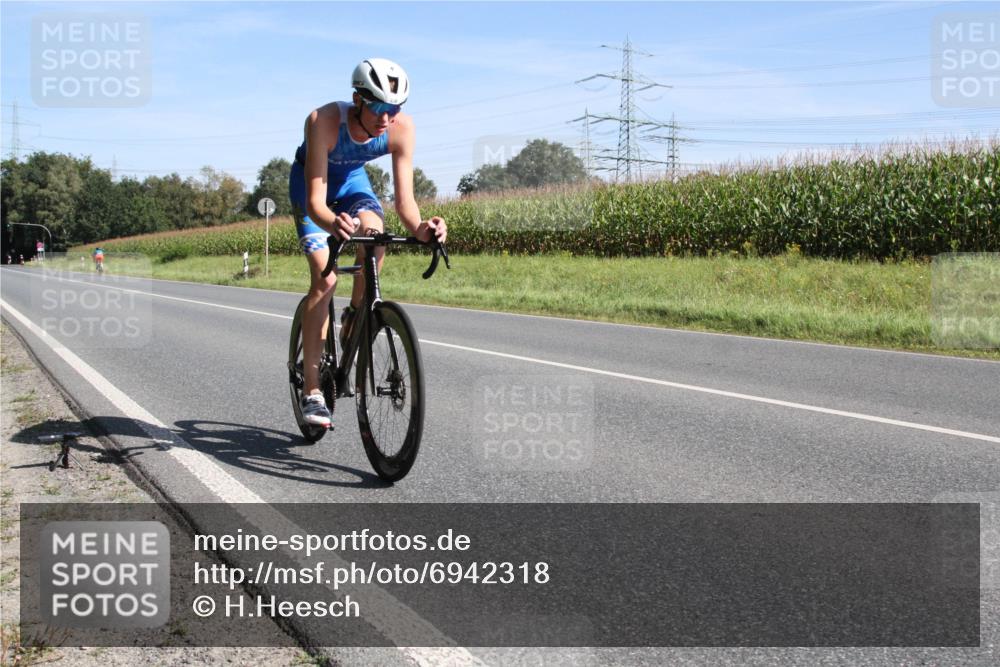 01.09.2024 - 17. Tribühne Triathlon H.Heesch http://msf.ph/oto/6942318 01.09.2024 11:07:24 Radfahren 338, 343 meine-sportfotos.de