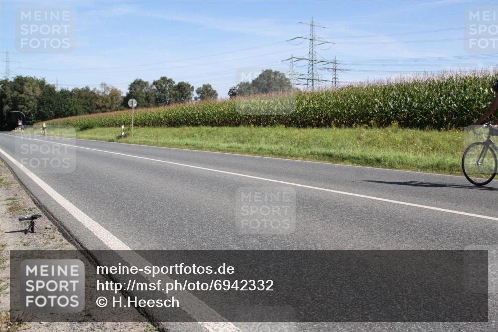 01.09.2024 - 17. Tribühne Triathlon H.Heesch http://msf.ph/oto/6942332 01.09.2024 11:07:51 Radfahren 408, 420 meine-sportfotos.de
