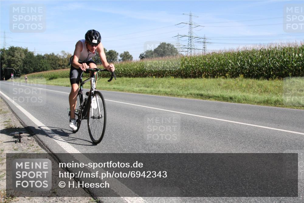 01.09.2024 - 17. Tribühne Triathlon H.Heesch http://msf.ph/oto/6942343 01.09.2024 11:08:05 Radfahren 323, 327, 373 meine-sportfotos.de