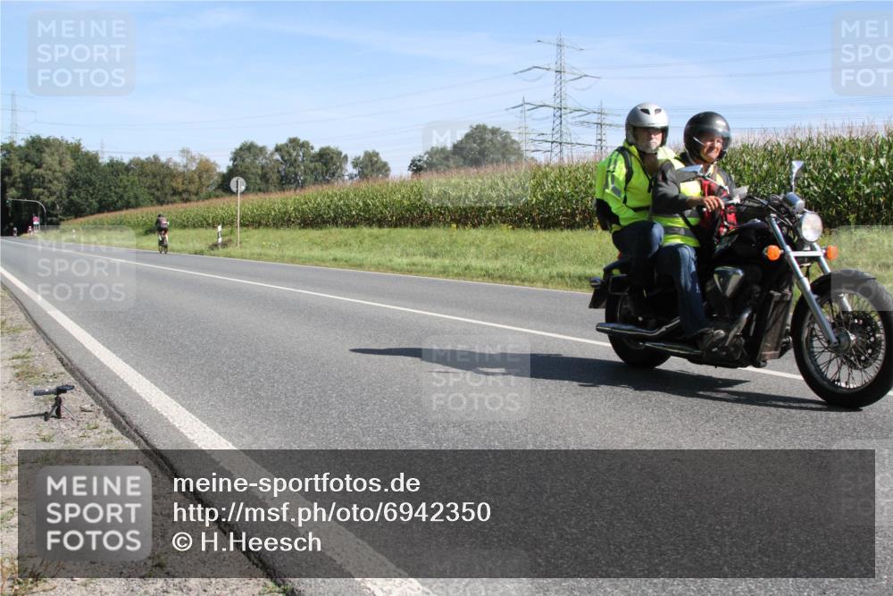 01.09.2024 - 17. Tribühne Triathlon H.Heesch http://msf.ph/oto/6942350 01.09.2024 11:08:11 Radfahren 373 meine-sportfotos.de