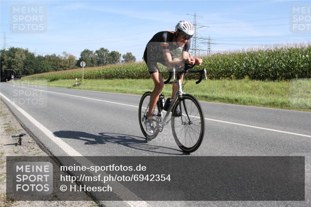 01.09.2024 - 17. Tribühne Triathlon H.Heesch http://msf.ph/oto/6942354 01.09.2024 11:08:23 Radfahren 332, 397, 437 meine-sportfotos.de