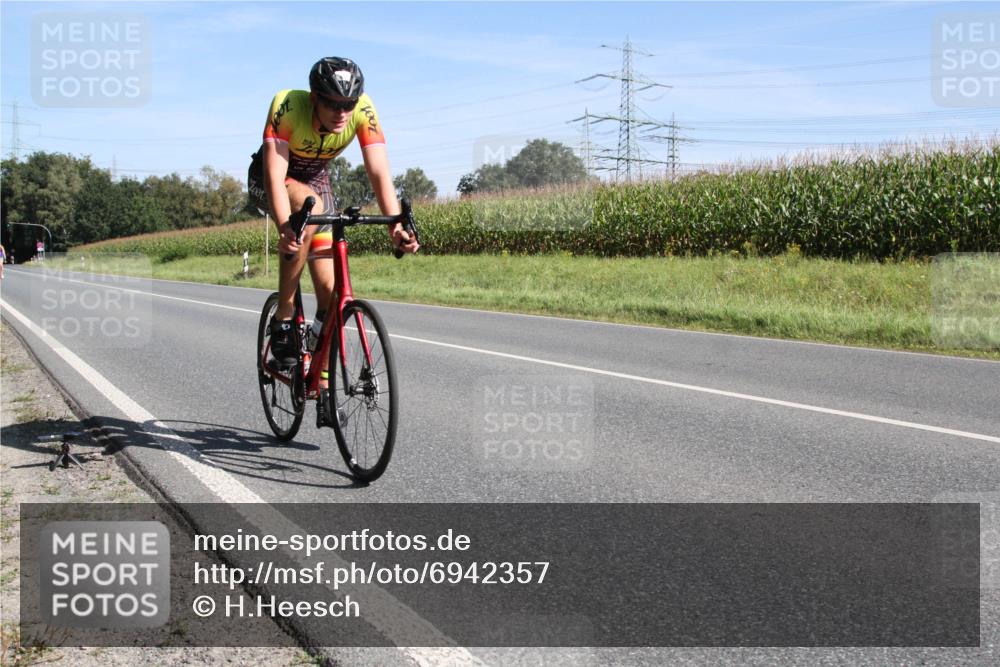 01.09.2024 - 17. Tribühne Triathlon H.Heesch http://msf.ph/oto/6942357 01.09.2024 11:08:27 Radfahren 332, 334, 342, 370, 397, 416, 437 meine-sportfotos.de