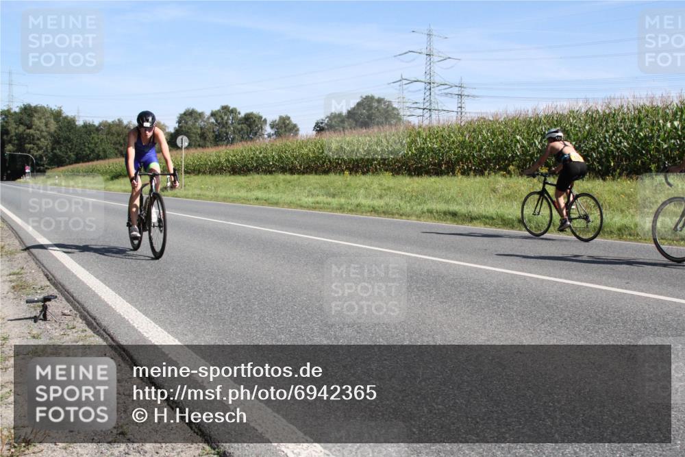 01.09.2024 - 17. Tribühne Triathlon H.Heesch http://msf.ph/oto/6942365 01.09.2024 11:08:30 Radfahren 325, 332, 334, 342, 370, 416, 437 meine-sportfotos.de