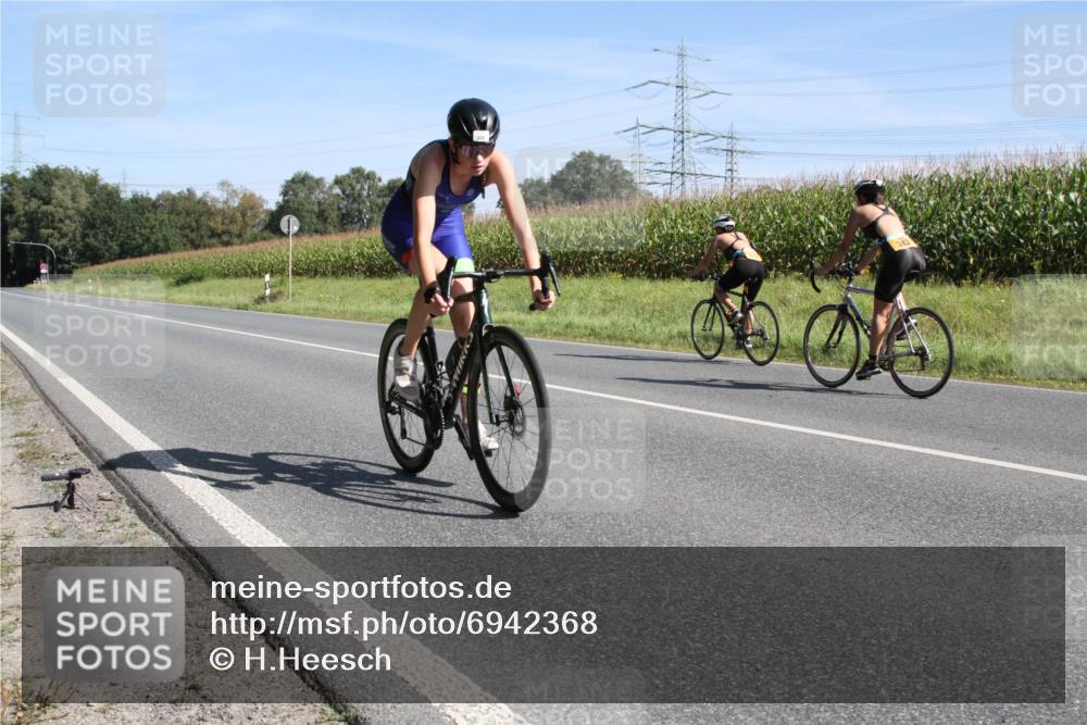 01.09.2024 - 17. Tribühne Triathlon H.Heesch http://msf.ph/oto/6942368 01.09.2024 11:08:31 Radfahren 325, 332, 334, 342, 370, 416, 437 meine-sportfotos.de