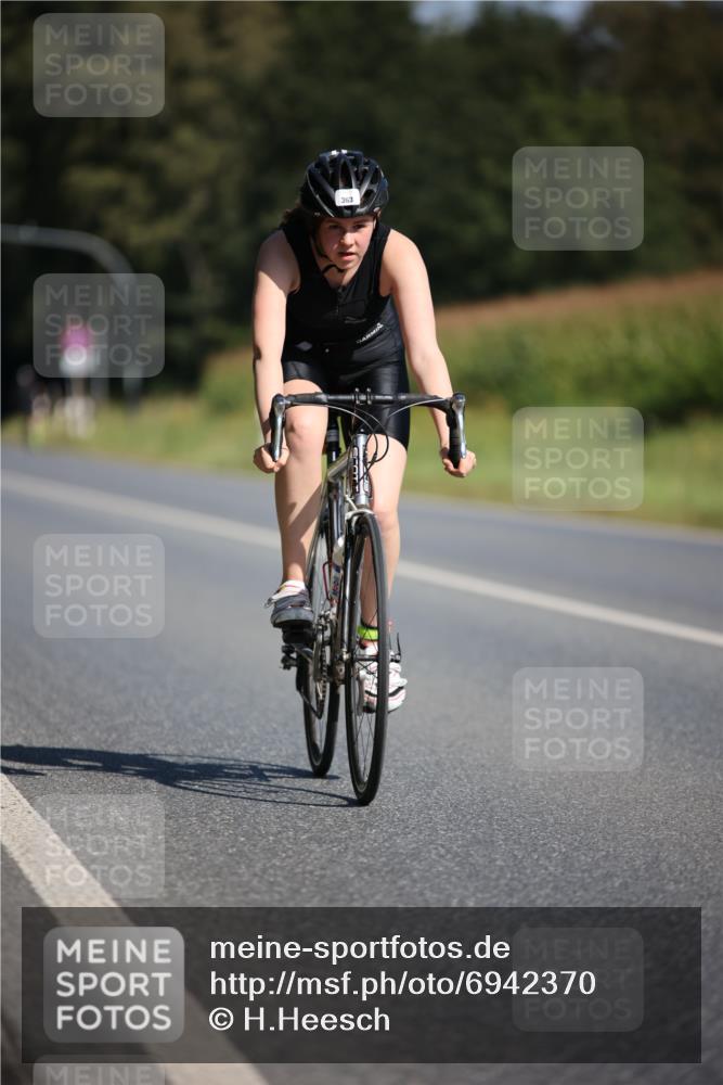 01.09.2024 - 17. Tribühne Triathlon H.Heesch http://msf.ph/oto/6942370 01.09.2024 11:19:42 Radfahren 313, 363 meine-sportfotos.de