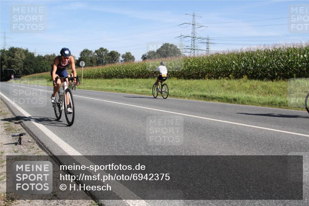 01.09.2024 - 17. Tribühne Triathlon H.Heesch http://msf.ph/oto/6942375 01.09.2024 11:08:34 Radfahren 325, 334, 342, 370, 416 meine-sportfotos.de