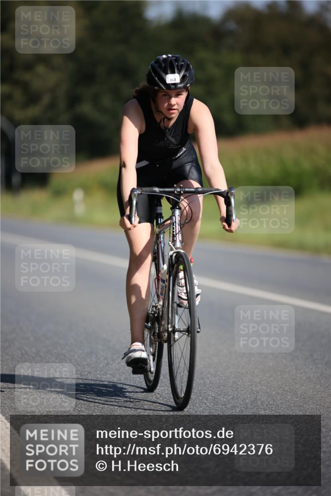 01.09.2024 - 17. Tribühne Triathlon H.Heesch http://msf.ph/oto/6942376 01.09.2024 11:19:42 Radfahren 313, 363 meine-sportfotos.de