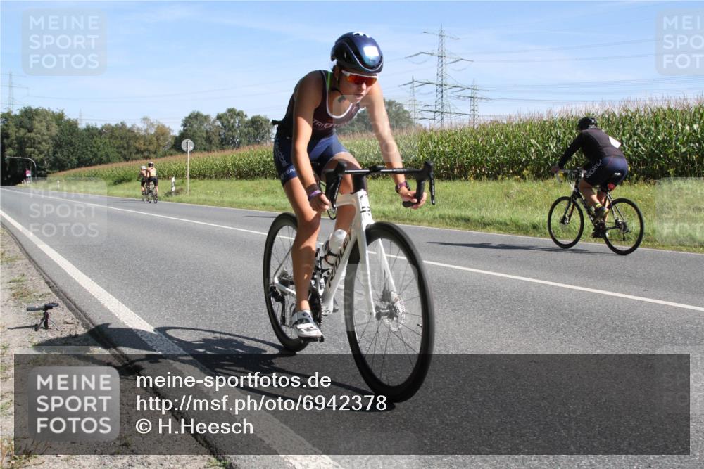 01.09.2024 - 17. Tribühne Triathlon H.Heesch http://msf.ph/oto/6942378 01.09.2024 11:08:34 Radfahren 325, 334, 342, 370, 416 meine-sportfotos.de