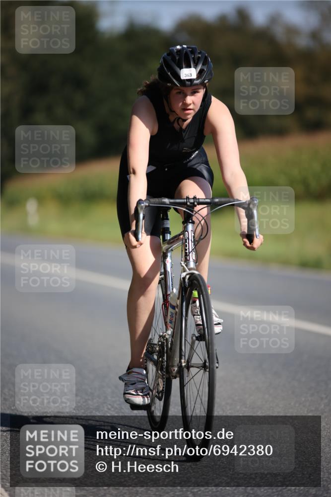 01.09.2024 - 17. Tribühne Triathlon H.Heesch http://msf.ph/oto/6942380 01.09.2024 11:19:42 Radfahren 313, 363 meine-sportfotos.de
