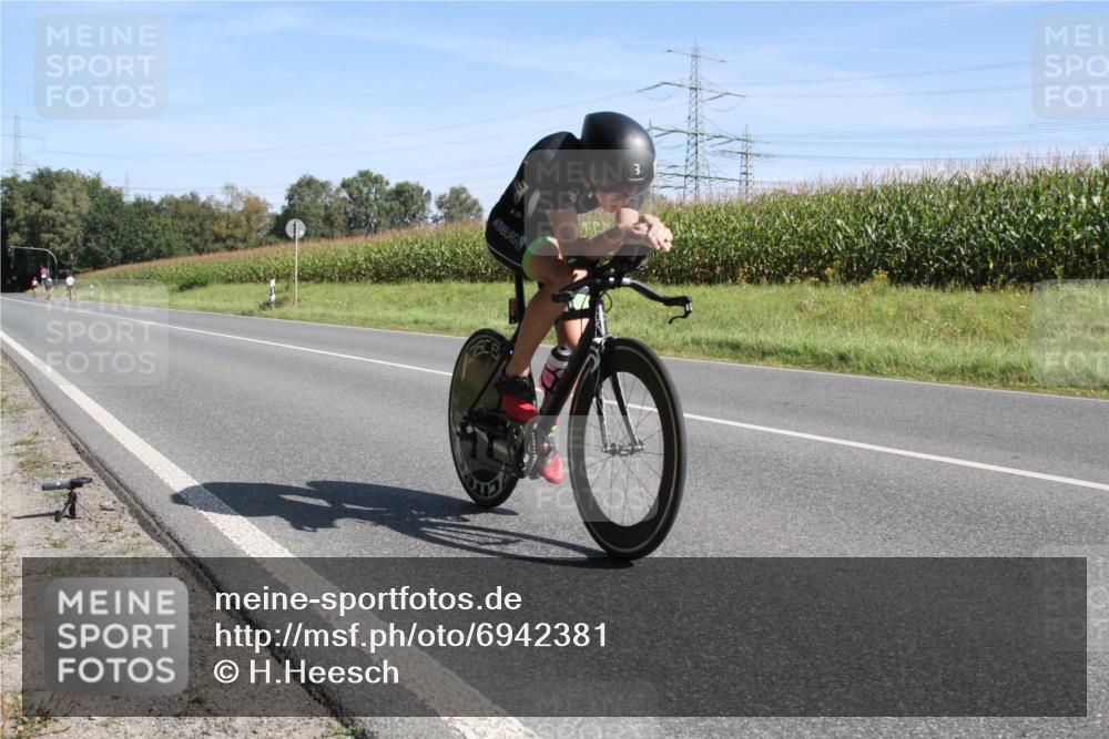 01.09.2024 - 17. Tribühne Triathlon H.Heesch http://msf.ph/oto/6942381 01.09.2024 11:08:44 Radfahren 331 meine-sportfotos.de