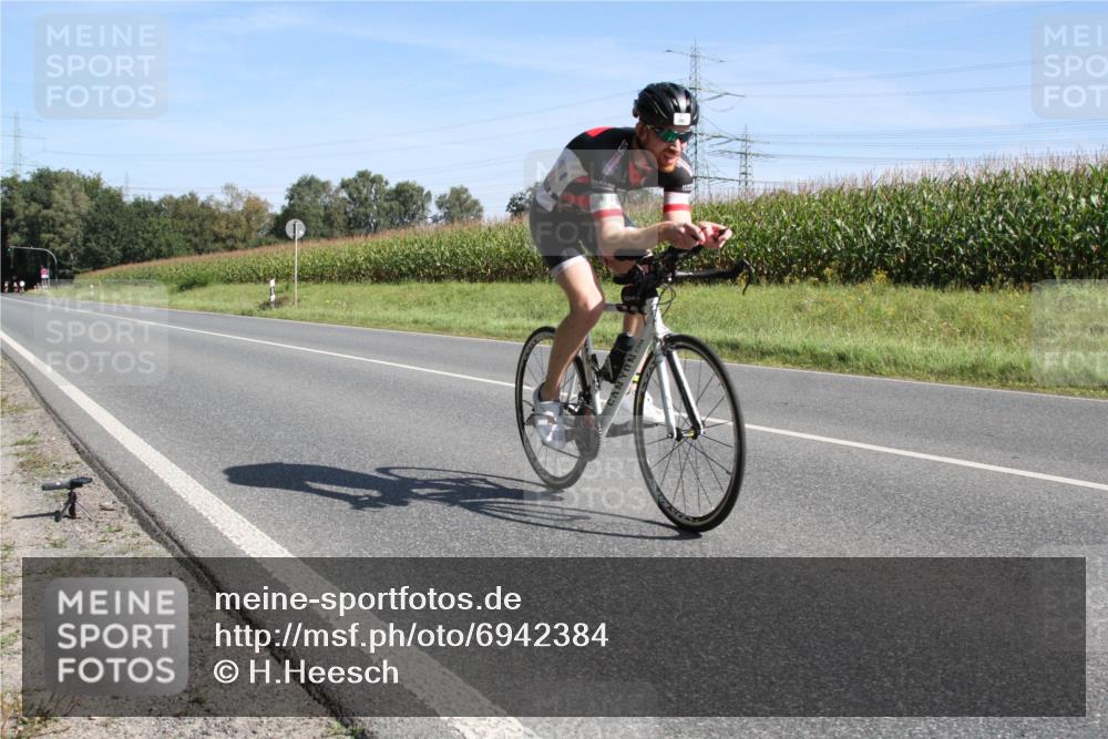 01.09.2024 - 17. Tribühne Triathlon H.Heesch http://msf.ph/oto/6942384 01.09.2024 11:08:55 Radfahren 391 meine-sportfotos.de