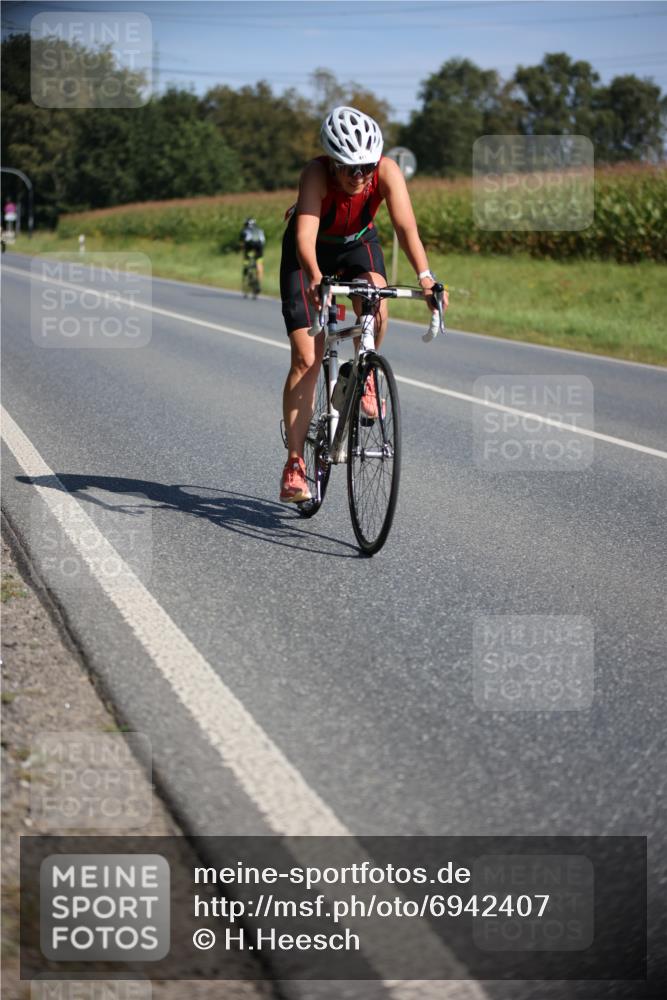 01.09.2024 - 17. Tribühne Triathlon H.Heesch http://msf.ph/oto/6942407 01.09.2024 11:21:18 Radfahren 369, 376, 411 meine-sportfotos.de