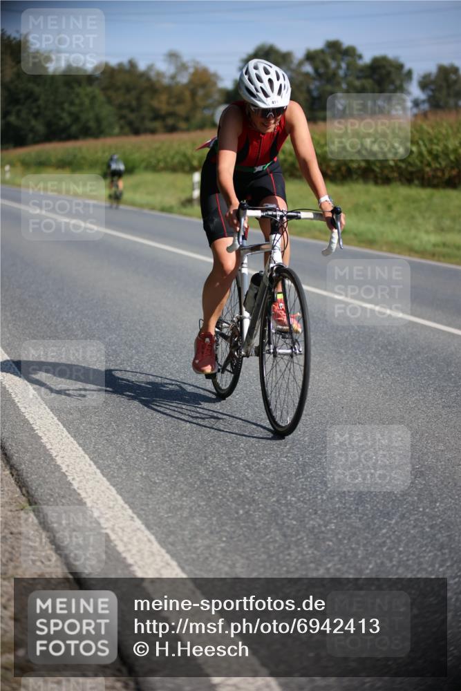 01.09.2024 - 17. Tribühne Triathlon H.Heesch http://msf.ph/oto/6942413 01.09.2024 11:21:18 Radfahren 369, 376, 411 meine-sportfotos.de