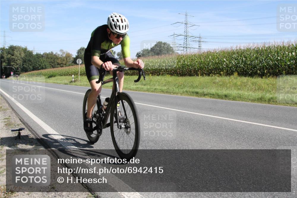 01.09.2024 - 17. Tribühne Triathlon H.Heesch http://msf.ph/oto/6942415 01.09.2024 11:09:56 Radfahren 310, 396 meine-sportfotos.de